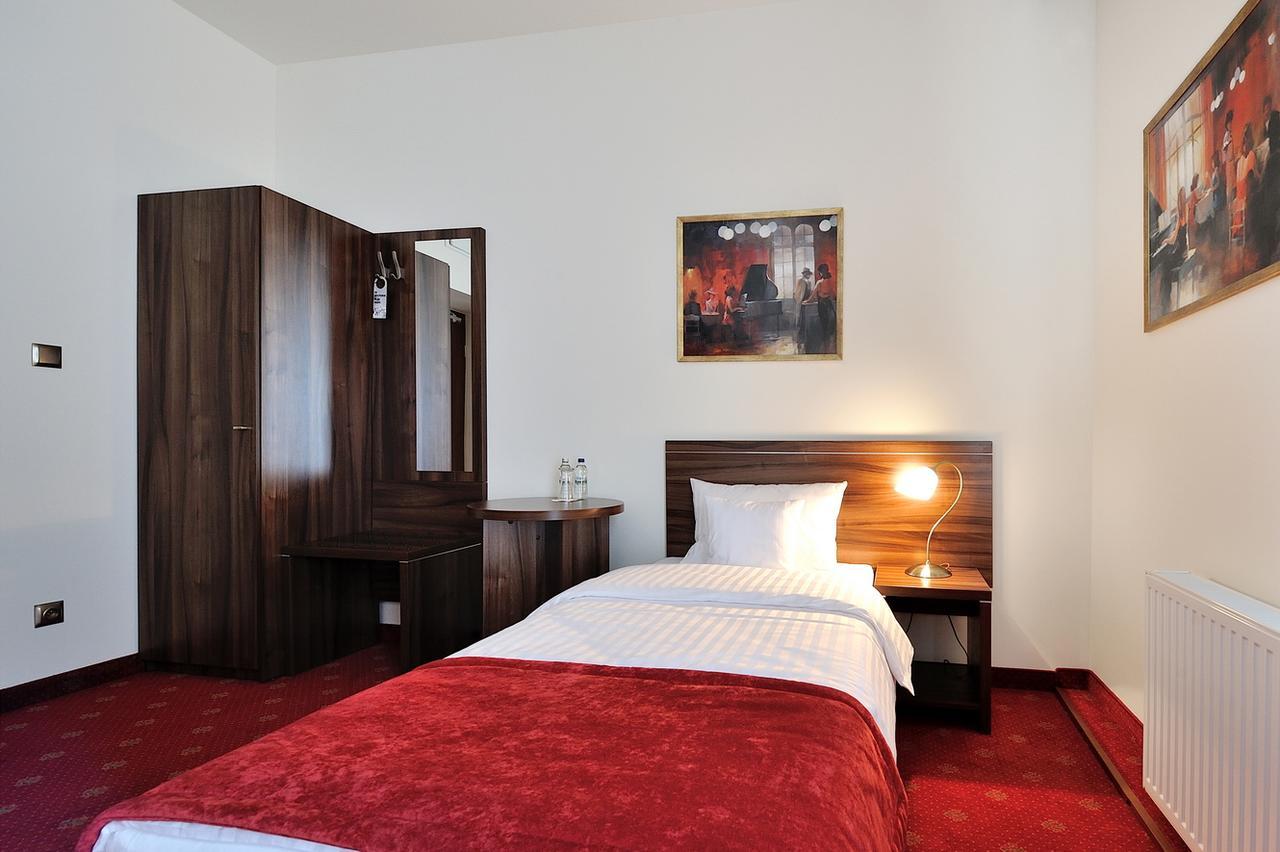 Hotel Centrum Сосновец Екстериор снимка